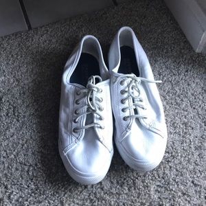 White sperry tennis shoes